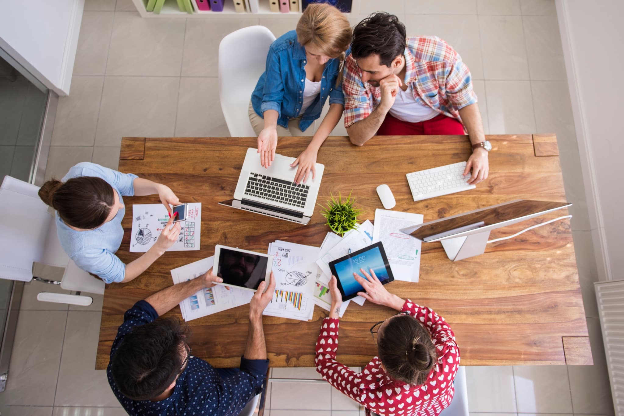 Equipo de trabajo colaborando